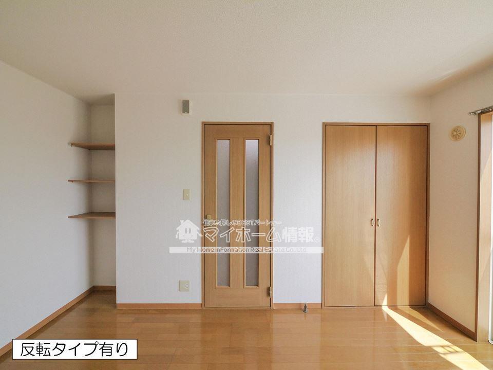 居室・リビング　ホワイトの壁で清潔感のある明るい洋室