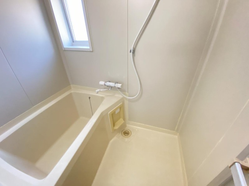 バス・シャワールーム　キレイにリフォームされています！