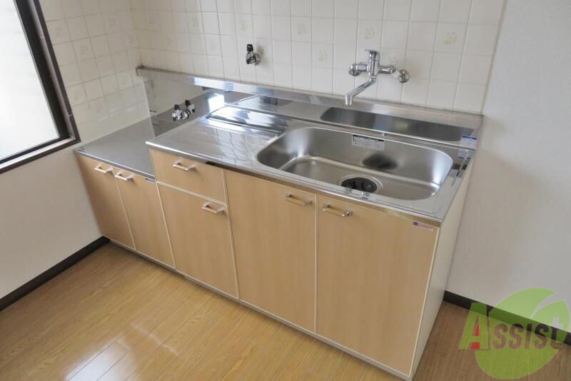 キッチン　キッチンも錆少ないので引っ越し早々気持ちよく使えそうです