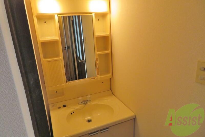 洗面設備　朝はここは忙しくなりますね。ばっちり決めちゃってください