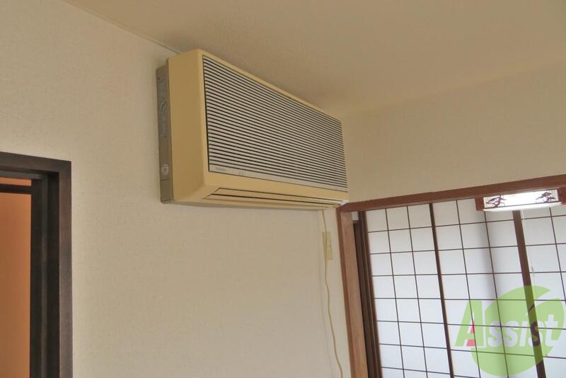 その他設備　ちょっとどころかすごく時代を感じるエアコンですね。