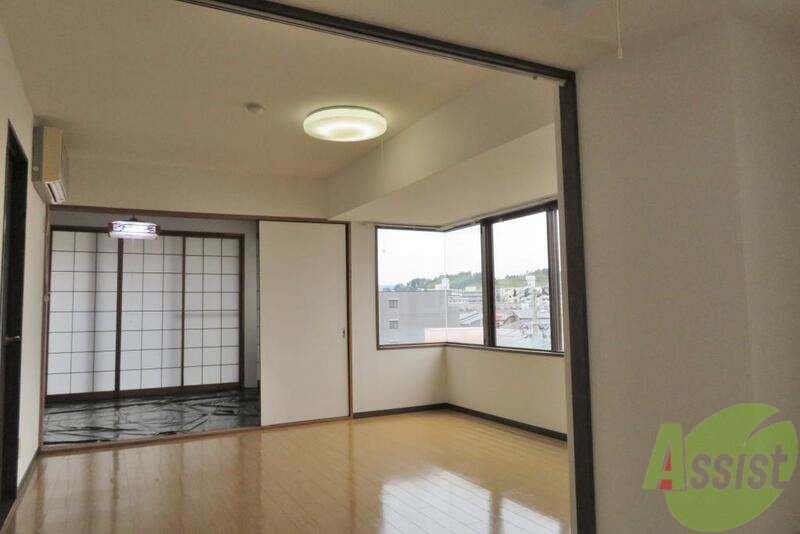 居室・リビング　広ーいリビングなのでのびのび生活できそうですね