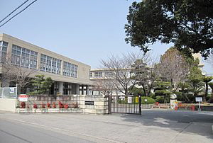 中学校　加古川中学校（中学校）まで1518m