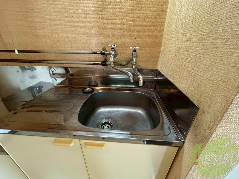 洗面設備　独立洗面台です。大きくてよいですね。シャンプーもできます。