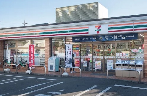 コンビニ　セブンイレブン都立西高前店（コンビニ）まで549m