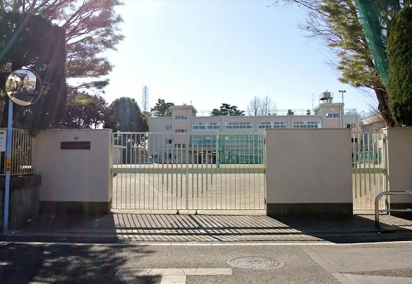 小学校　杉並区立久我山小学校（小学校）まで1102m