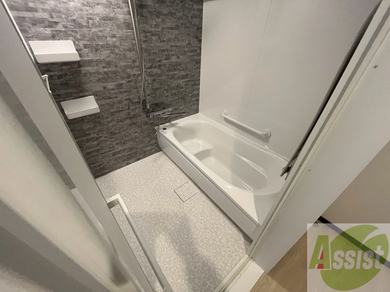 バス・シャワールーム　ユニットバスです。疲れを癒すのに欠かせませんね！