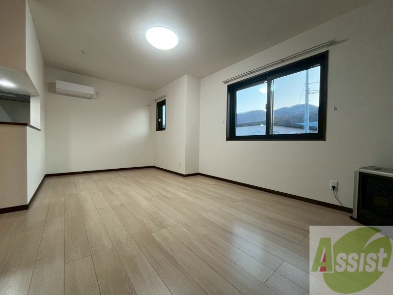 居室・リビング　広くてキレイなお部屋が広がっていて、充実した生活が送れそう。