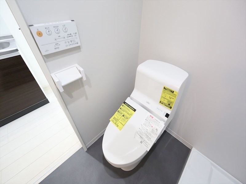 トイレ　温水洗浄暖房便座付トイレ