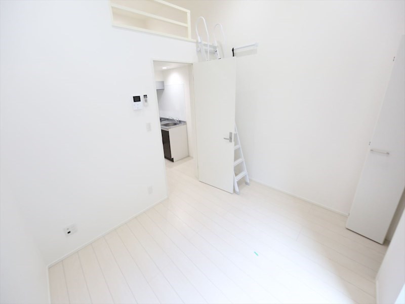 居室・リビング　洋室5.6帖　ロフト4.8帖（収納でも使えます）