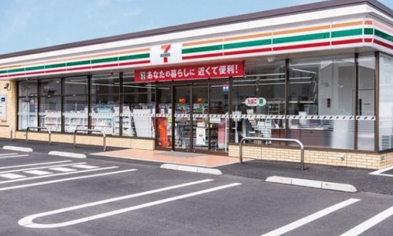 コンビニ　セブンイレブン たつの富永店（コンビニ）まで374m