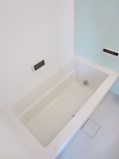 バス・シャワールーム　３０２　ＴＶ付きバスルーム