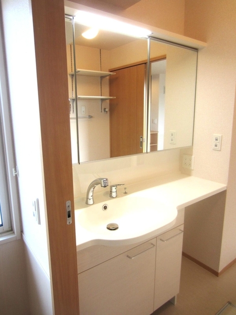 洗面設備　３０２　洗髪洗面化粧台