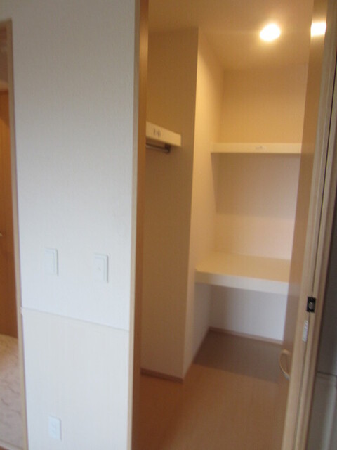 収納　３０２　ウォークインクローゼット