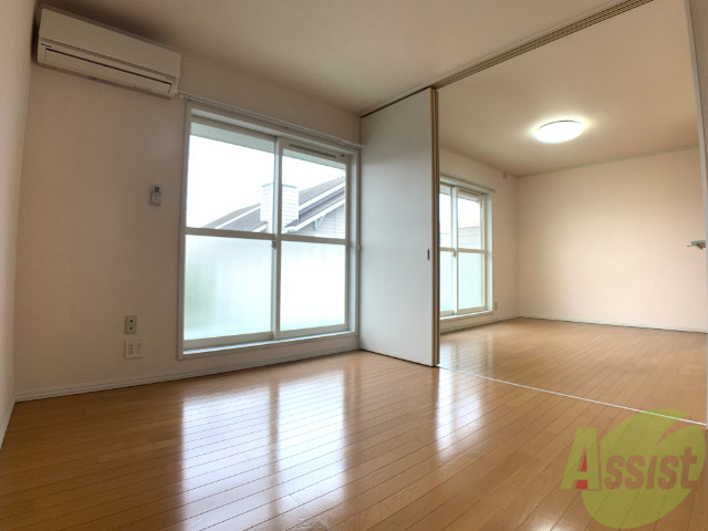 居室・リビング　明るい光が差し込む素敵なお部屋ですね～。