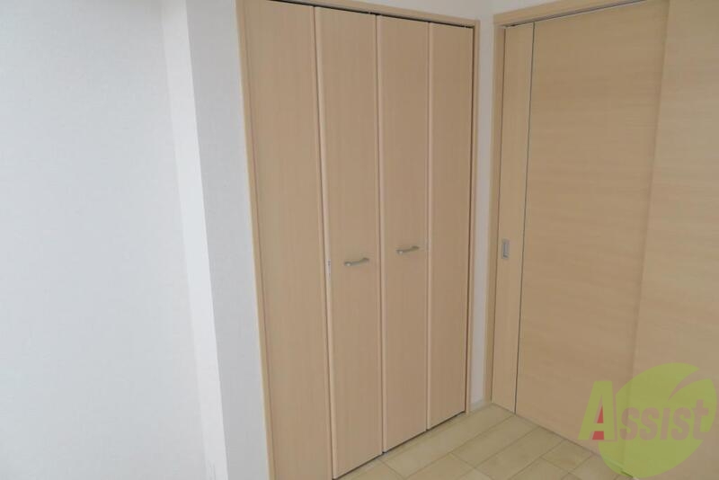 収納　クローゼットはここに一つと廊下にもう一つ。収納に困りませんね