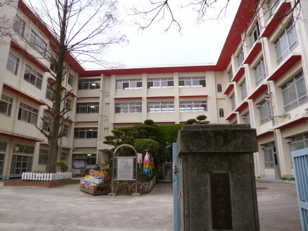 小学校　長崎市立城山小学校（小学校）まで673m