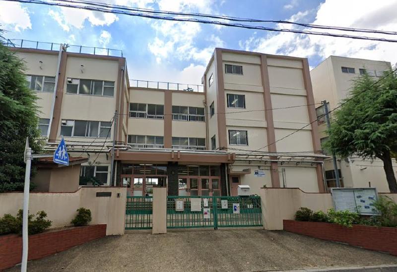 小学校　足立区立六木小学校（小学校）まで108m