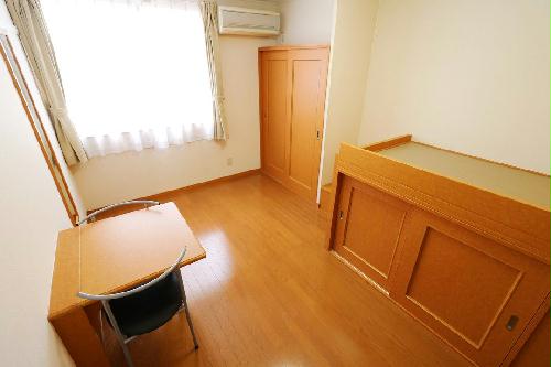 その他　ベッド下に収納スペースあり！荷物が多くても十分に収まります！