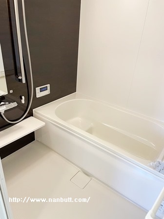 バス・シャワールーム　浴室乾燥機・追い焚き機能付き一坪バス