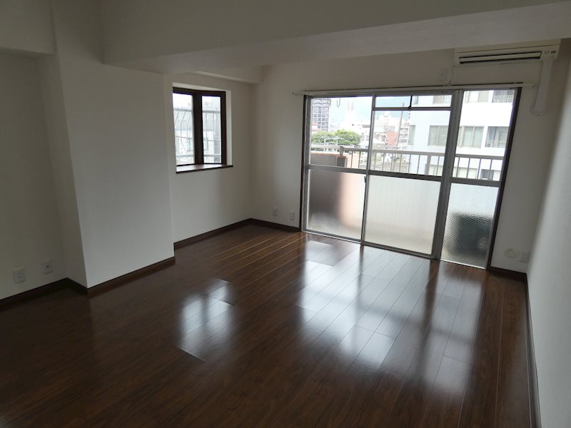 居室・リビング　※同タイプのお部屋の写真です。現況を優先します。