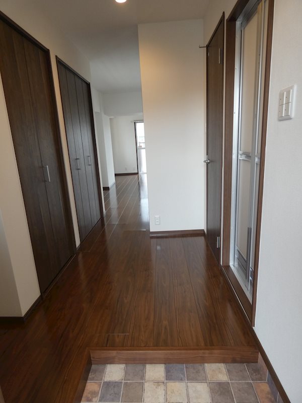 玄関　※同タイプのお部屋の写真です。現況を優先します。