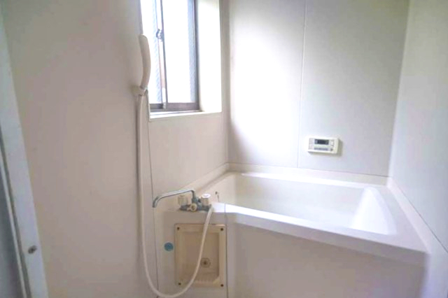 バス・シャワールーム　クリーニング前のお写真です