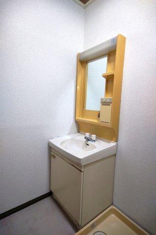 洗面設備　クリーニング前のお写真です