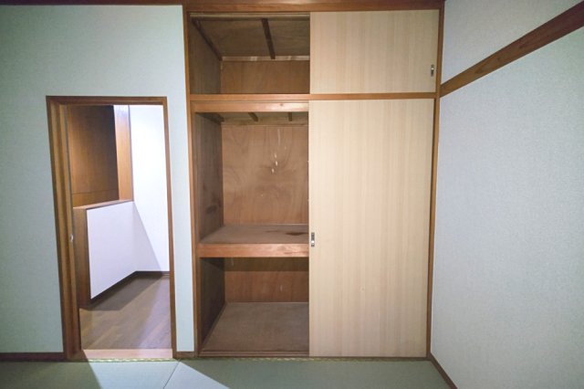 収納　クリーニング前のお写真です
