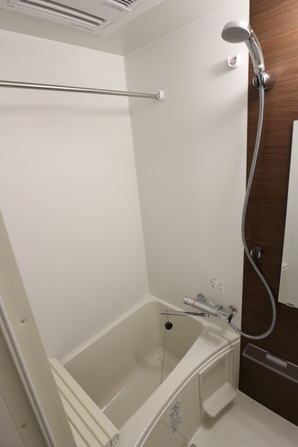 バス・シャワールーム　※他号室写真