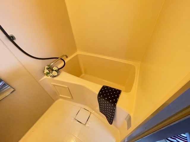 バス・シャワールーム　給湯式のお風呂です。