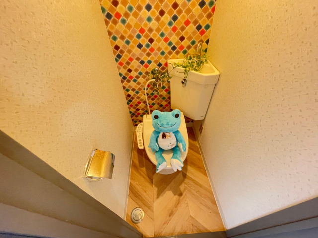 トイレ　温水洗浄便座がついております。