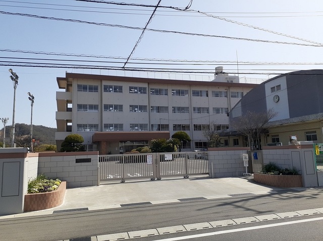 小学校　岡山市立平津小学校（小学校）まで650m