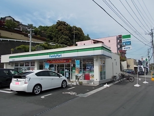 コンビニ　ファミリーマート竜田口駅前店（コンビニ）まで1600m