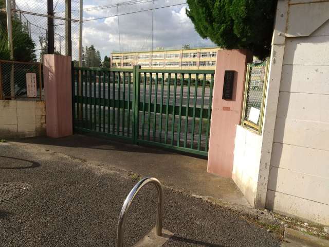 中学校　向陽中学校（中学校）まで1115m