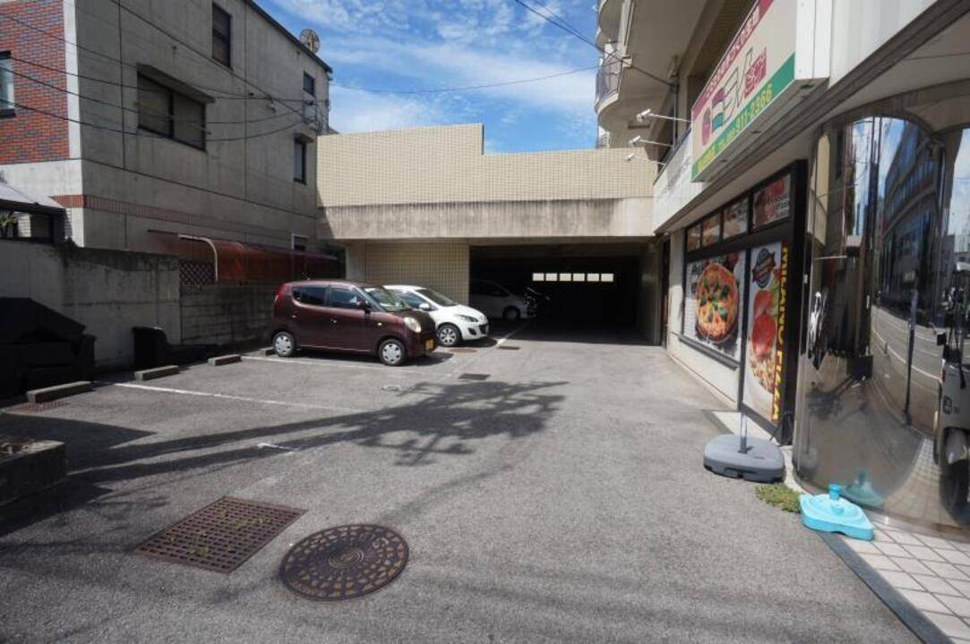 駐車場　駐車場
