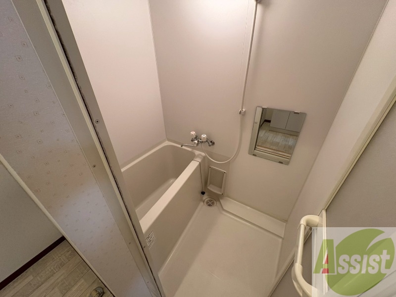 バス・シャワールーム　お風呂になります。一日の疲れを癒してくださいね。