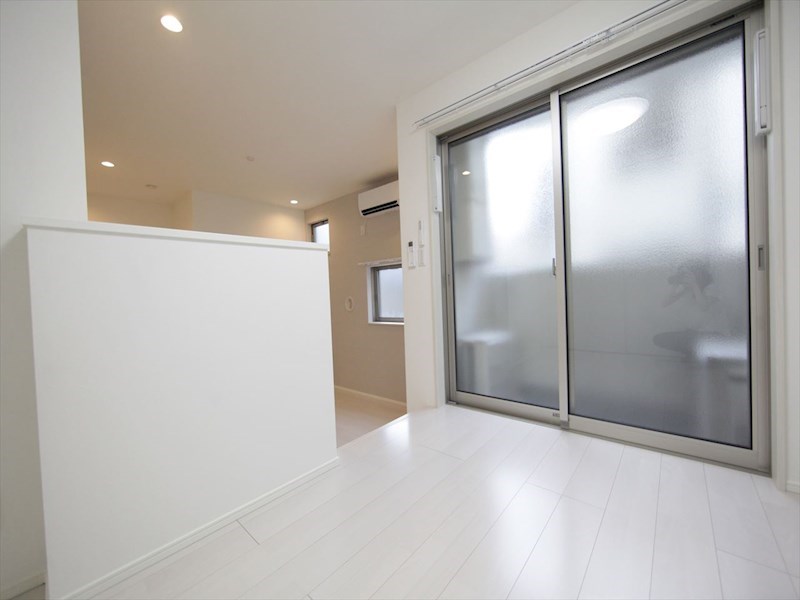 バルコニー　洋室3.3帖　エアコン完備　クローゼット付　バルコニー