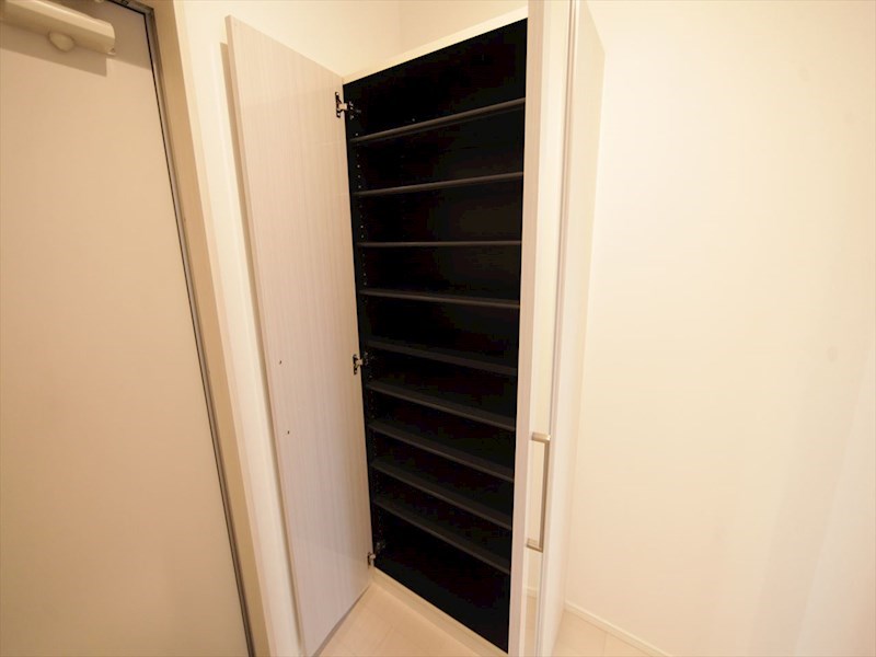 収納　玄関　シューズボックス　姿見鏡付き（収納充実してます）