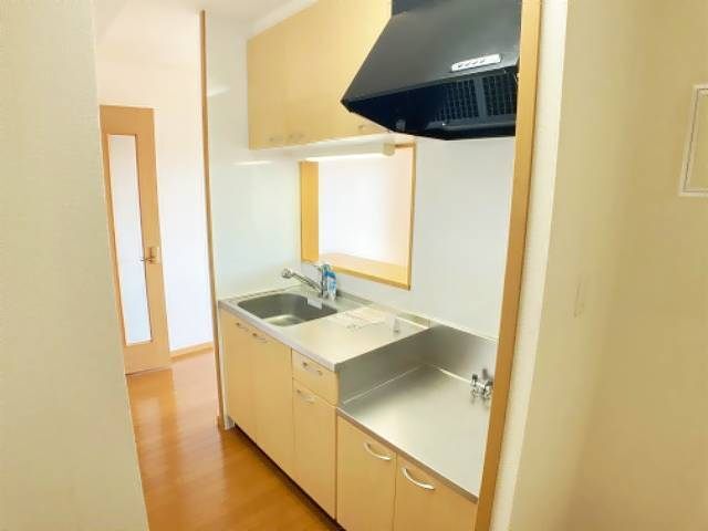 キッチン　※室内写真は反転別室サンプル写真。