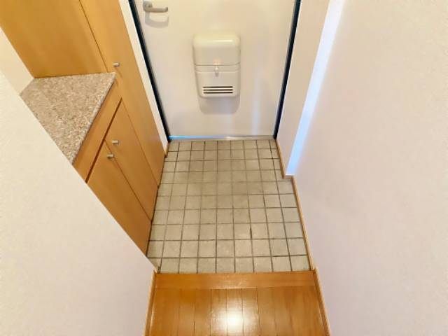 玄関　※室内写真は反転別室サンプル写真。