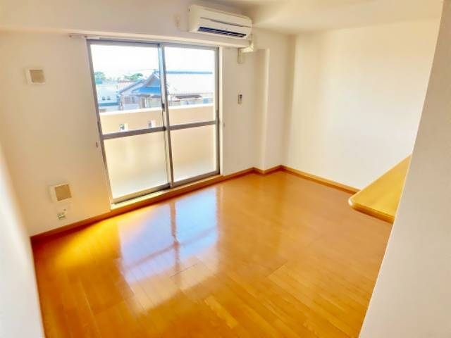 居室・リビング　※室内写真は反転別室サンプル写真。