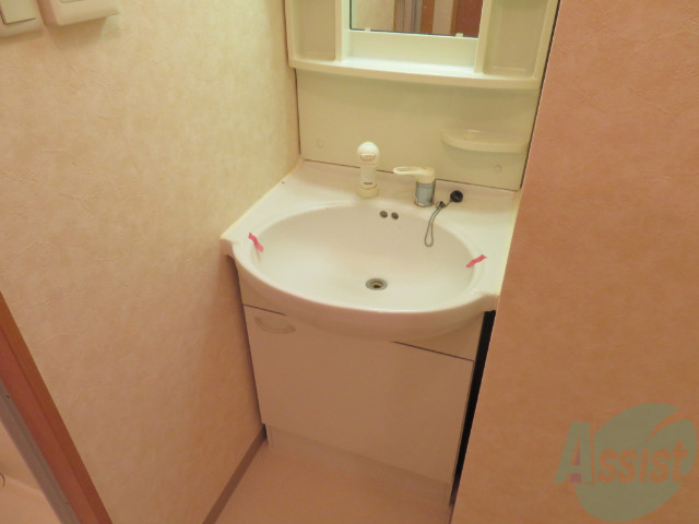 洗面設備　洗面は独立になっているので忙しい朝もばっちりですね。