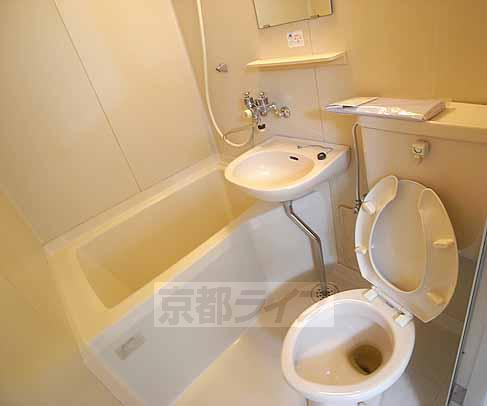 バス・シャワールーム　清潔感のあるユニットタイプ