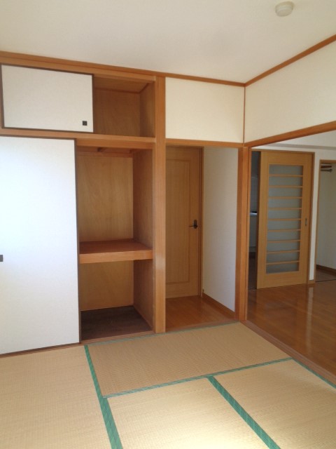 収納　押入