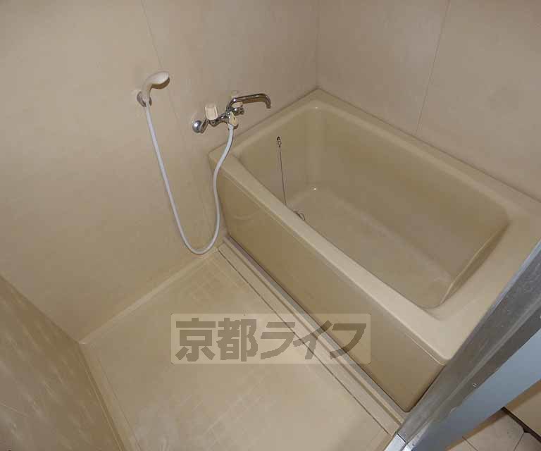 バス・シャワールーム　バスルームです。