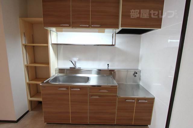 キッチン　別の部屋の内装写真を参照