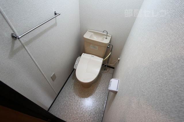 トイレ　別の部屋の内装写真を参照