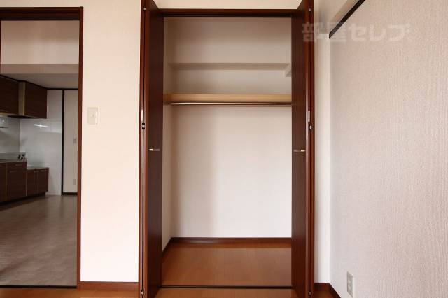 収納　別の部屋の内装写真を参照