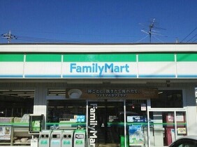 コンビニ　ファミリーマート（コンビニ）まで350m